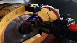 英吉磁鐵專用切削油加工現(xiàn)場