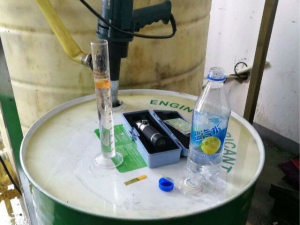 英吉切削液原液配比測試現(xiàn)場