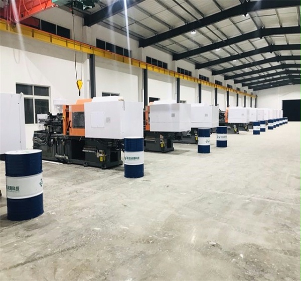 英吉注塑機(jī)液壓油應(yīng)用現(xiàn)場(chǎng)